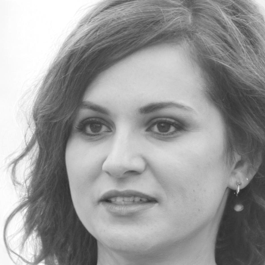 Dr. Amanda Rodriguez - Financial Psychology Specialist